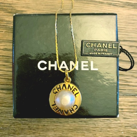 CHANEL Jewelry - Chanel Necklace with Pearl